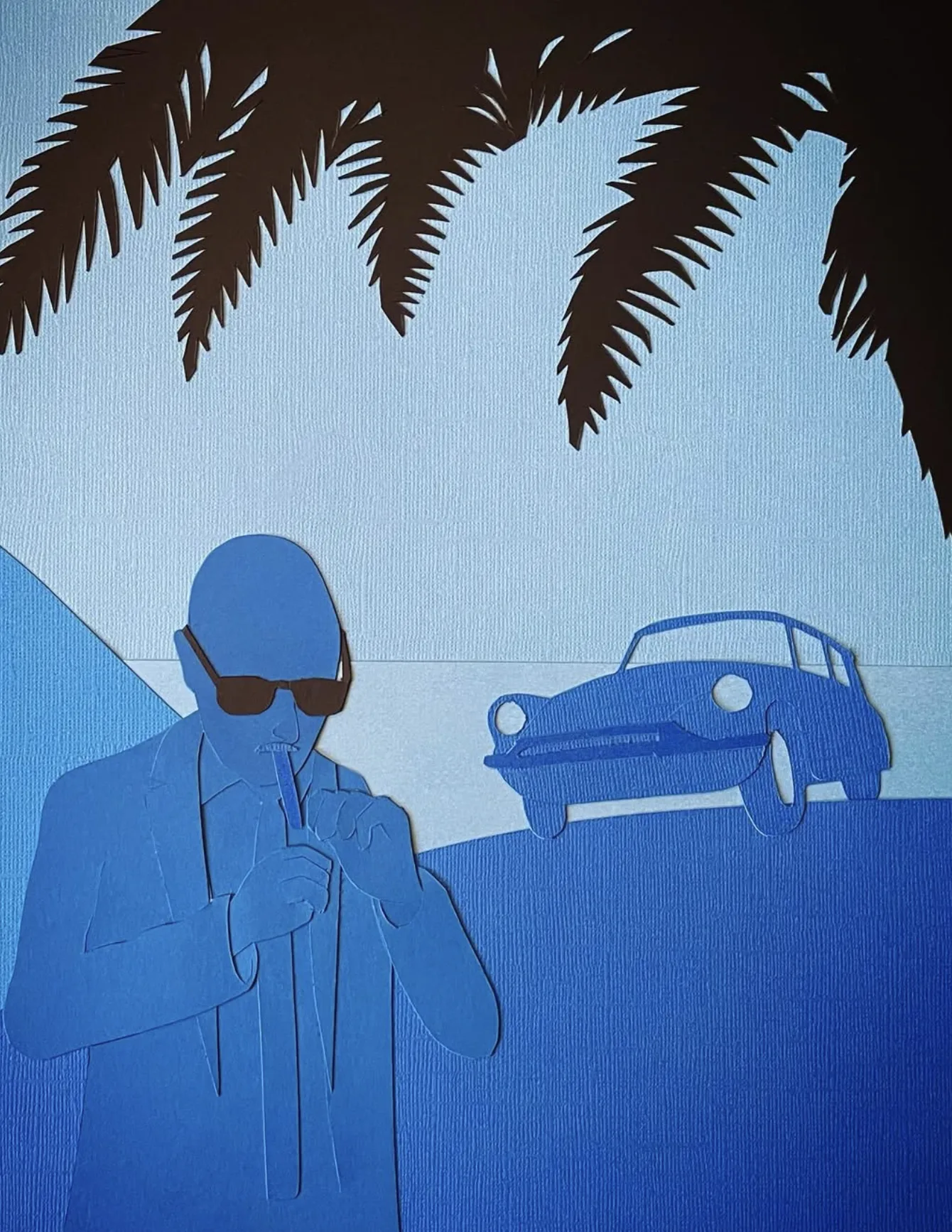 Illustration av en man i solglasögon framför en Citroën DS under palmer